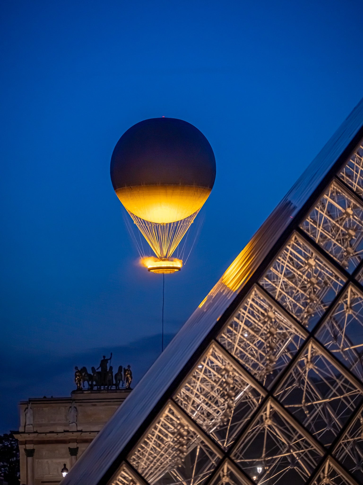 Heure bleue sur la vasque olympique - Photographie par Argilier