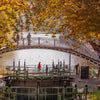 La dame au manteau rouge - Photographie par Argilier