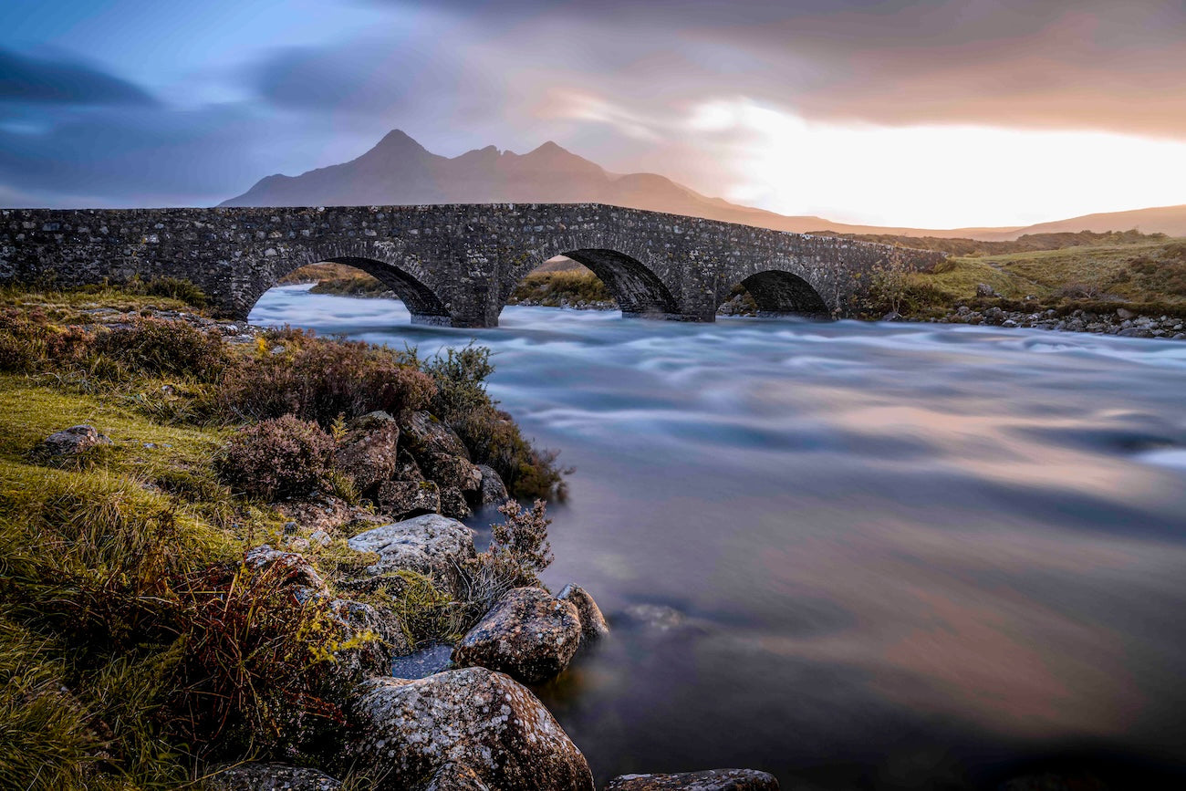 La montagne sur le pont - Photographie par Castes