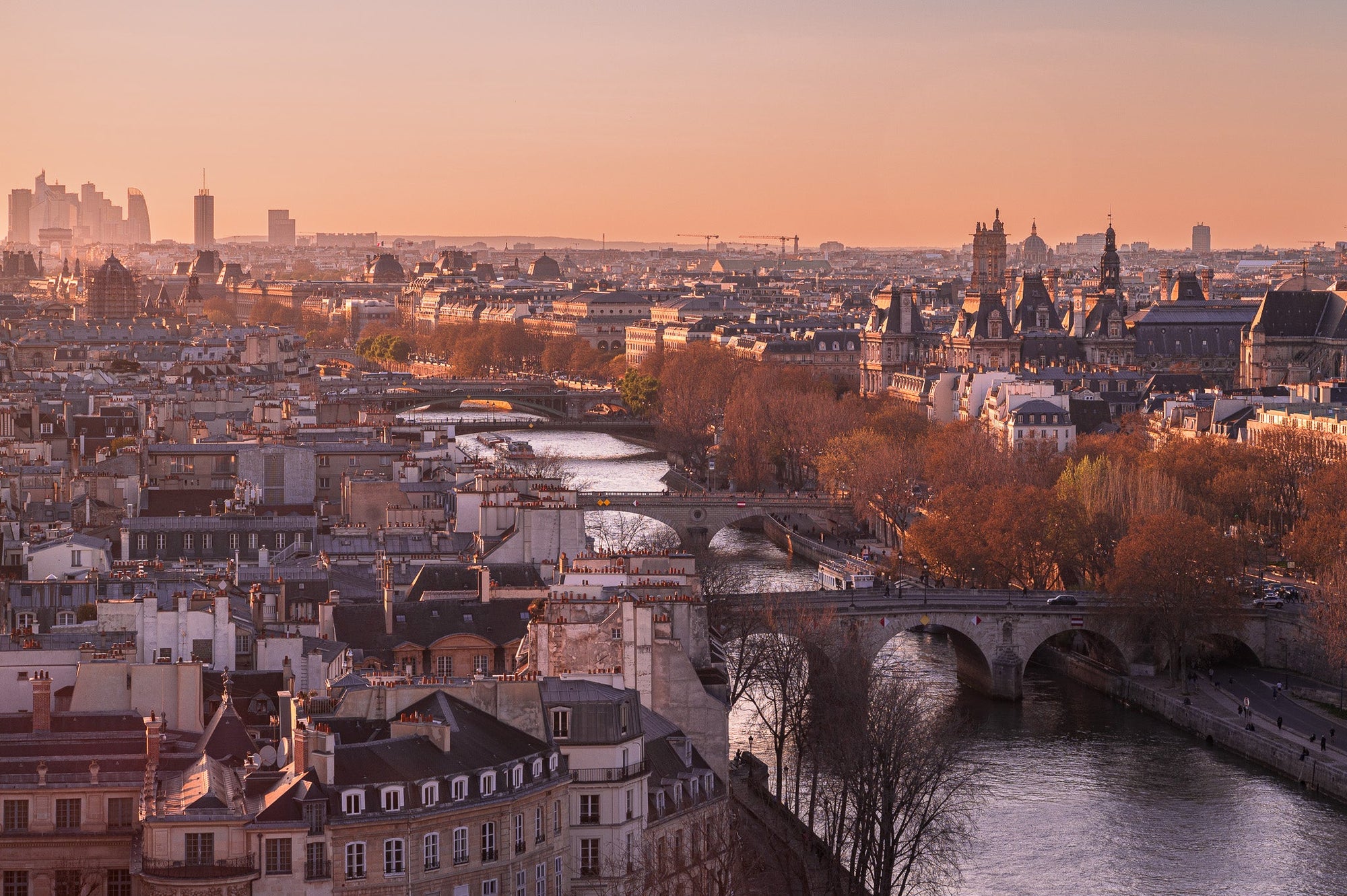 Les ponts de la Seine sous un ciel doré - Photographie par Argilier