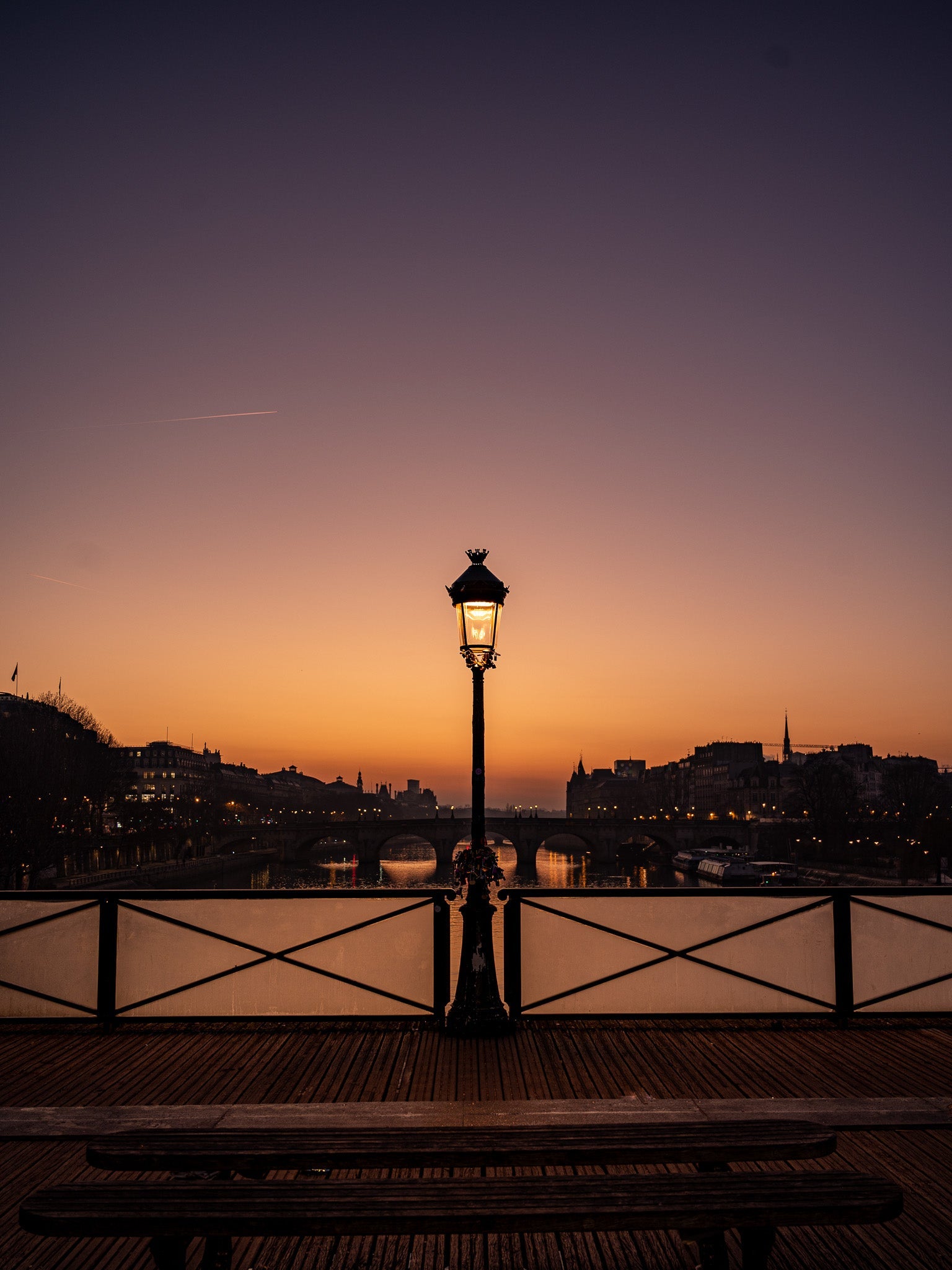 Silence doré du matin parisien - Photographie par Argilier