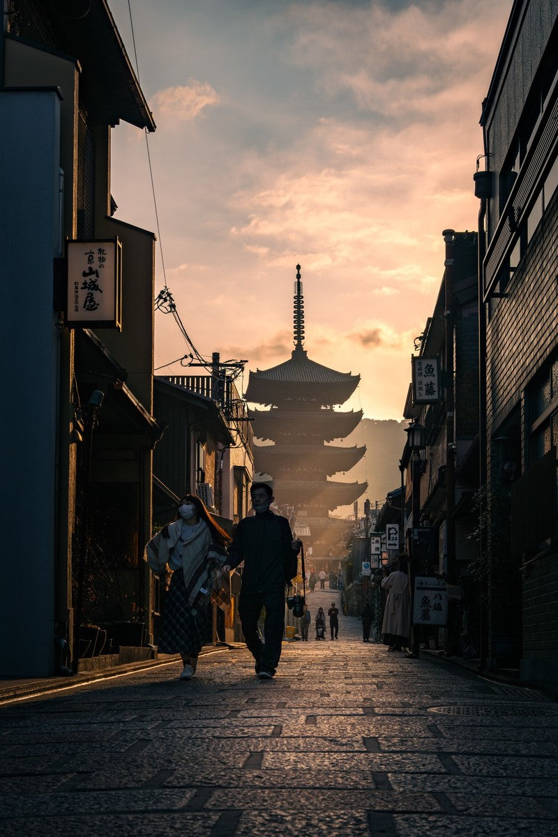 Sunrise on Hokan-Ji - Photographie par Salmon
