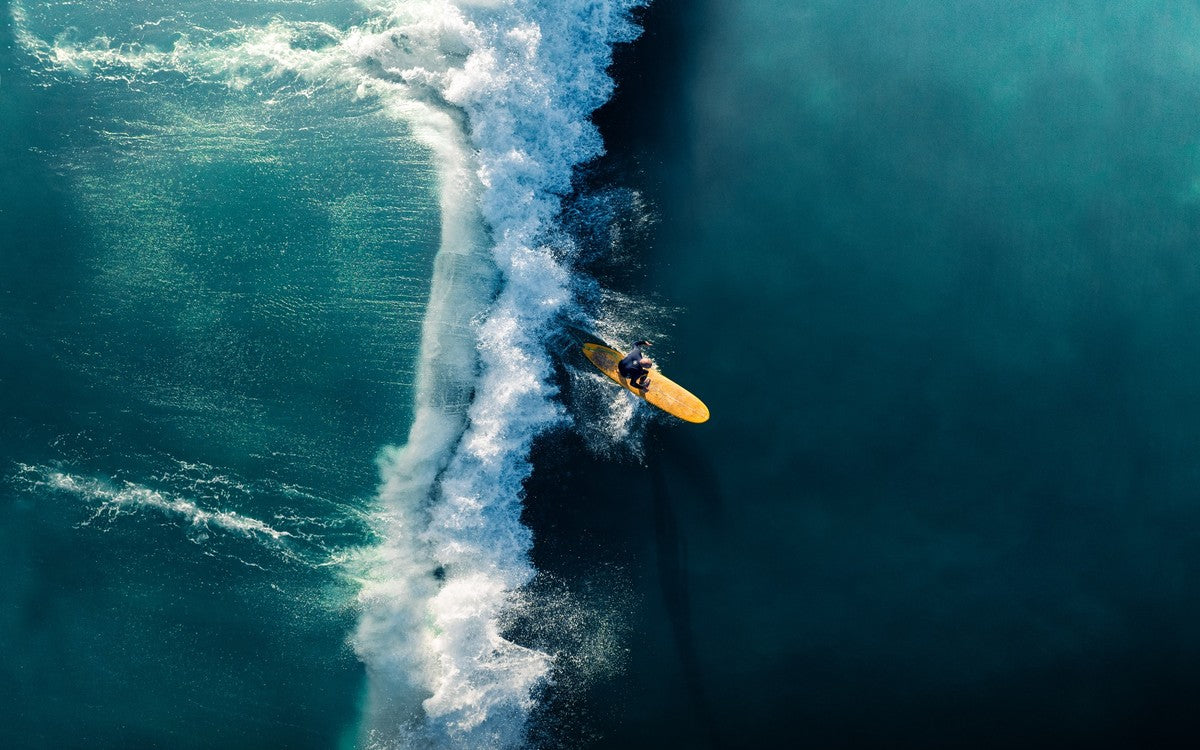 The Yellow Surfer - Photographie par Salmon